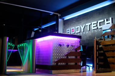 Boon Edam agiliza el acceso a Bodytech Aruba con su Speedlane 300