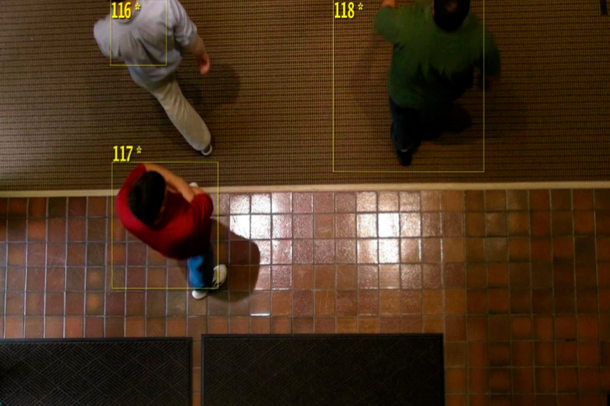 Capturas de pantalla del NVR de VideoEdge con Deep Intelligence