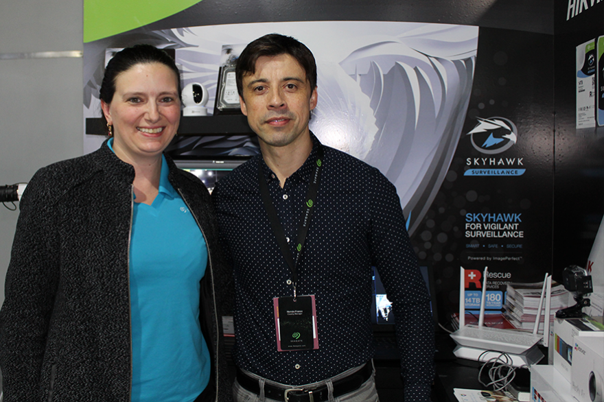 Miriam Rufini, Ingeniera de Ventas y Hernán Franco, Country Manager de Seagate.