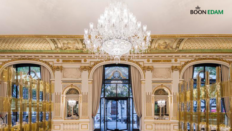 Histórico hotel de París revitaliza su entrada con las puertas giratorias Boon Edam